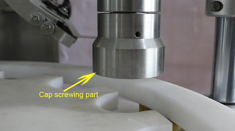 fabrikado 5 galonoj pleniganta maŝino varma vakso pleniganta maŝino saketo akvo pleniganta sigelilon